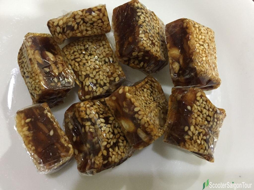 10 Delicious Vietnamese Desserts and Candy 9 Vietnamese banana chewy candy - 10 Delicious Vietnamese Desserts and Candy