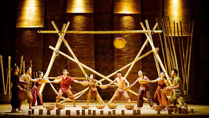 a o show - Community Stories: Tuan Le, Internationally-Acclaimed Juggler and Creator of Vietnamese Cultural Performances Around the World!