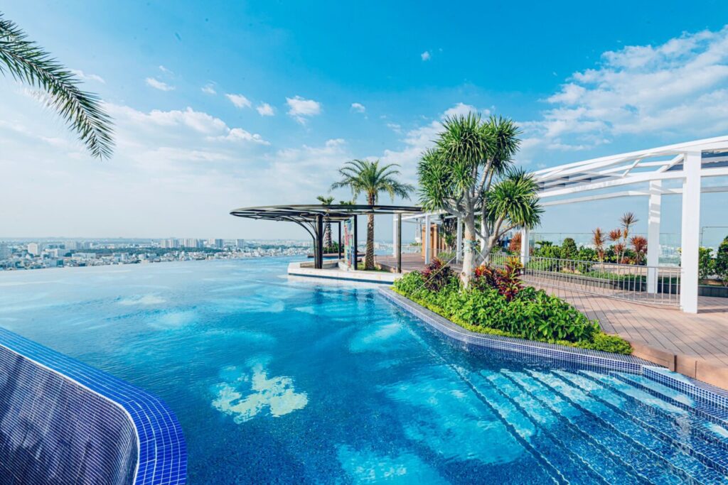 7 Awesome Rooftop Swimming Pools In Ho Chi Minh City 3 la vela saigon hotel - 7 Awesome Rooftop Swimming Pools In Ho Chi Minh City