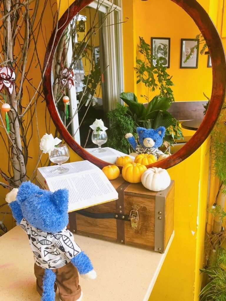 46b8d589 c2e3 45bb 953f 86d415d00f9a 1 - 12 Charming “Cafe Apartment” Coffee Shops in Ho Chi Minh City