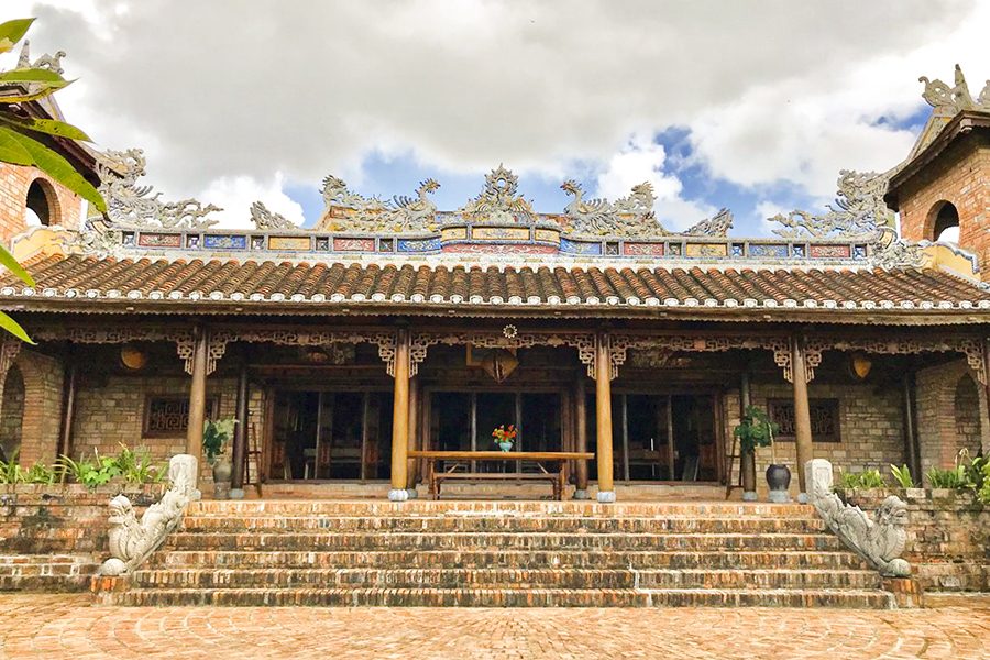 Nha Vuon Nha Hat Ben Xuan