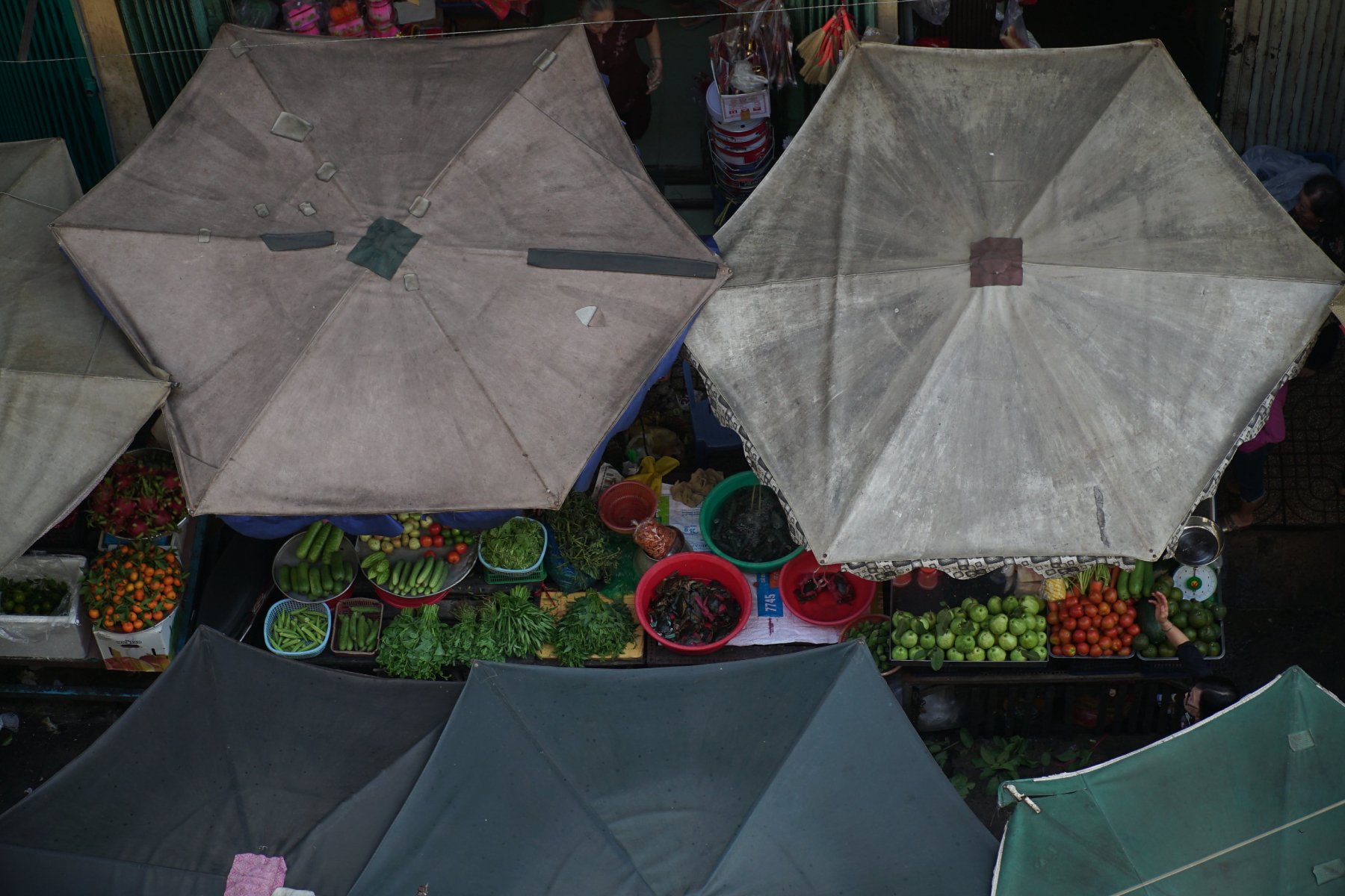 10 Night Markets in Ho Chi Minh City for Food & Shopping