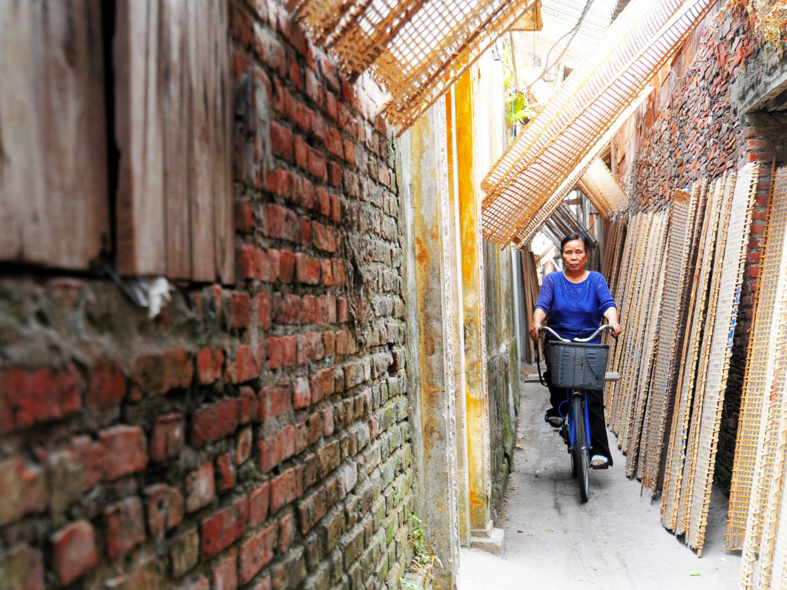 Capture Tho Ha Noodle Handicraft Village – 1 Day Photography Tour