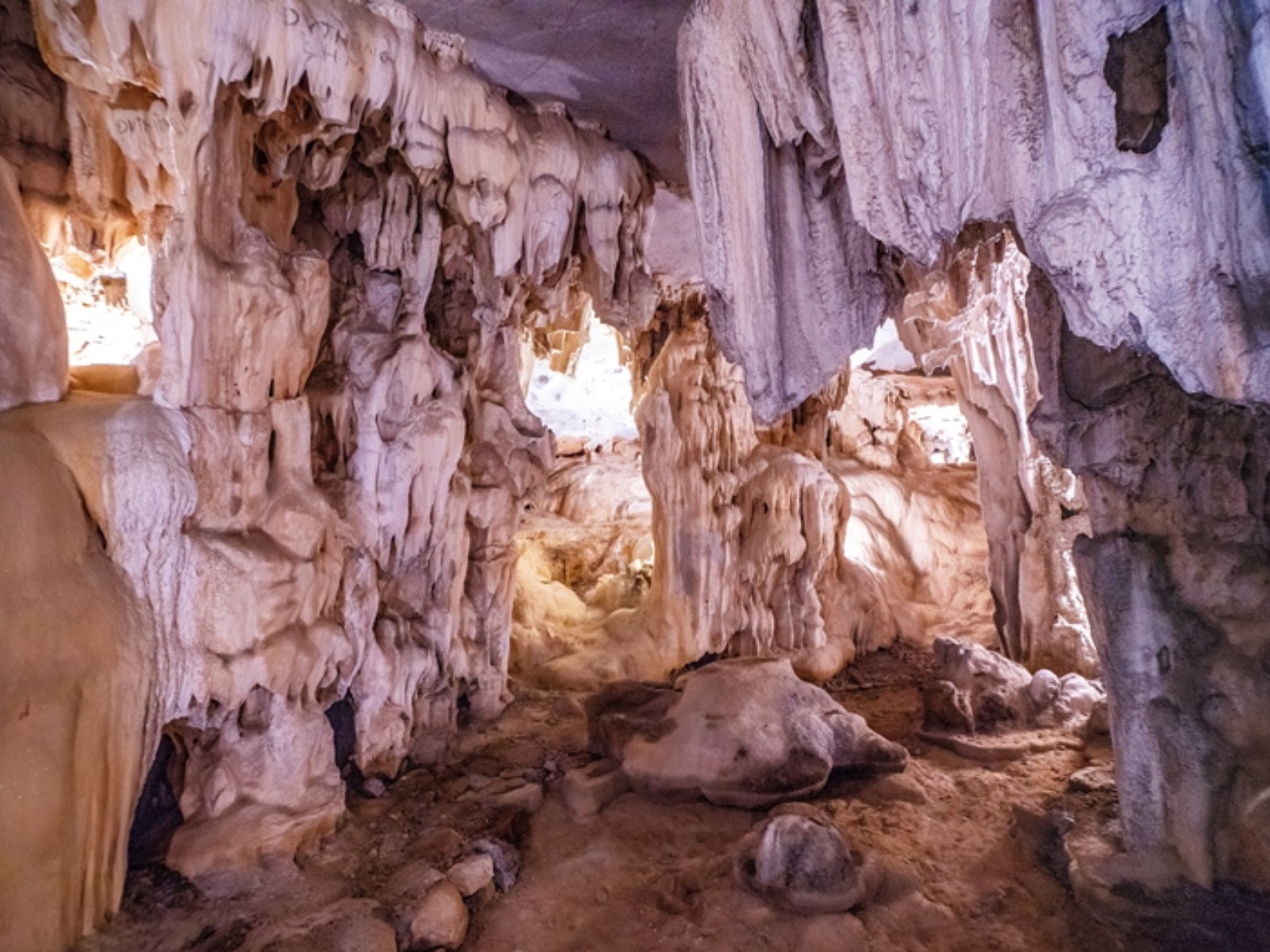 Trinh Nu Cave