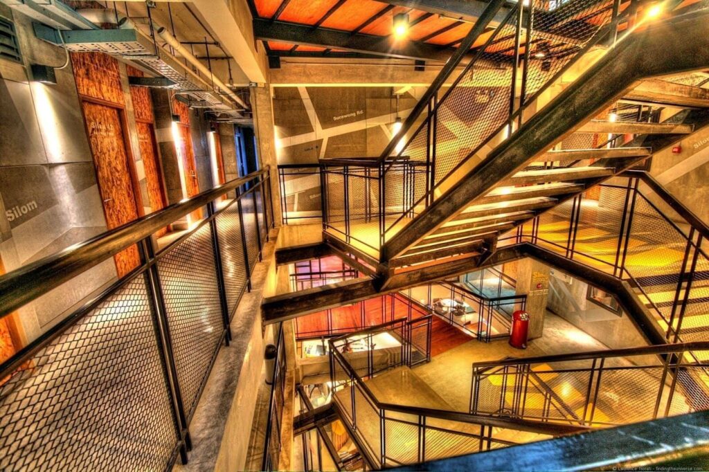 Vietnam vs Thailand | How To Choose Where To Visit? 15 Lub d Bangkok Silom Hostel