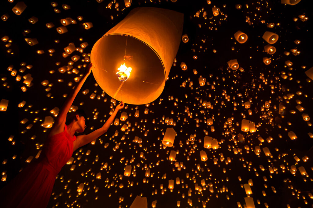 Vietnam vs Thailand | How To Choose Where To Visit? 16 Yi Peng (The Lantern Festival)