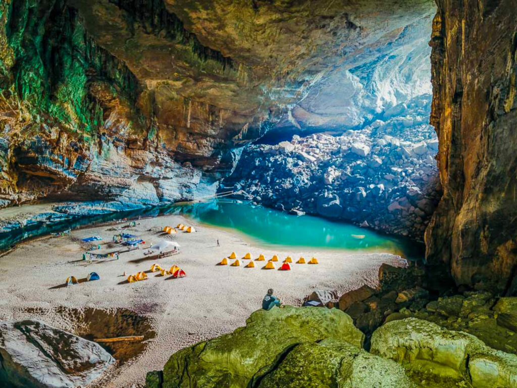 Top 5 Caves Of Vietnam | The Best Caves In The World? 11 camping in Hang En