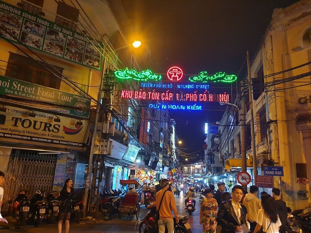 A Complete Guide To Ta Hien Beer Street | Discover Hanoi Nightlife 3 ta hien beer street