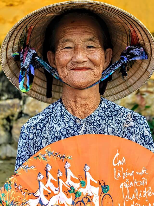 woman in hoi an