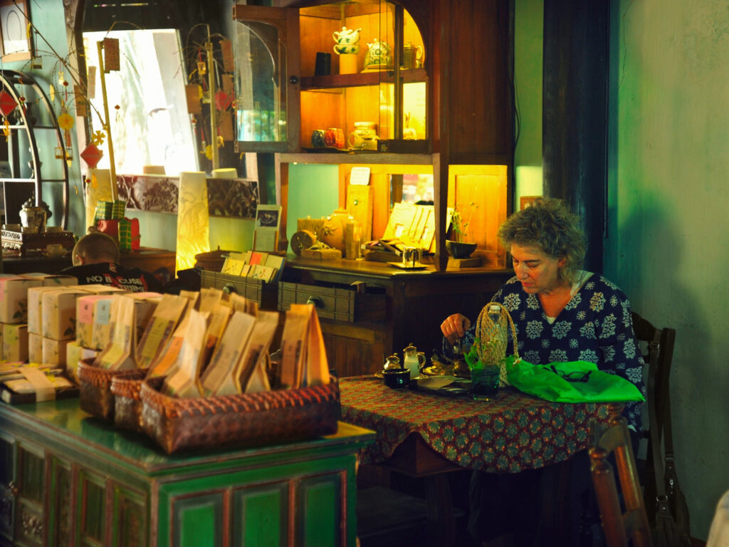 Top 10 Places To Get The Best Coffee In Hoi An | Hidden Gems Cafes? 4 Reaching Out Tea House