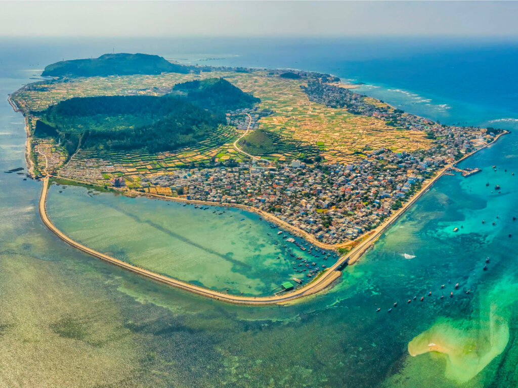 Top 12 Islands In Vietnam | A Tropical Escape 7 ly son island