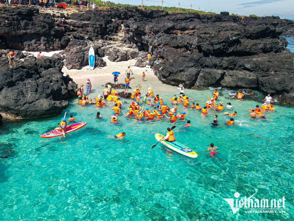 Top 12 Islands In Vietnam | A Tropical Escape 8 ly son island