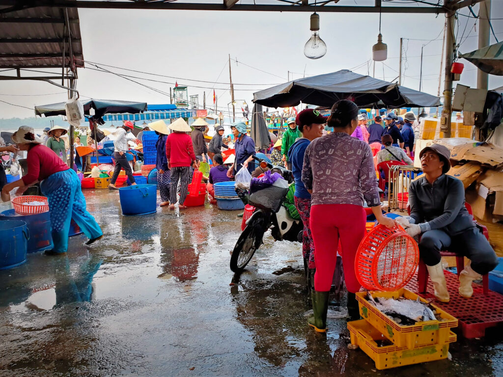 thanh ha fish market