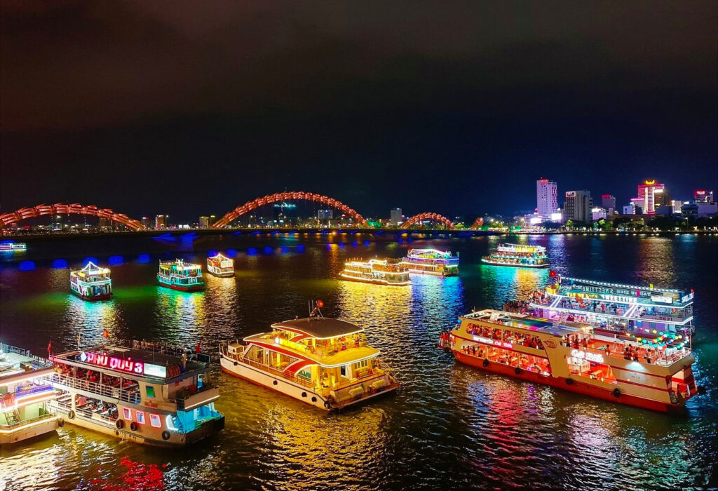 Explore Da Nang Nightlife | Best Entertainment & Hotspots Guide 17 boat tour in han river