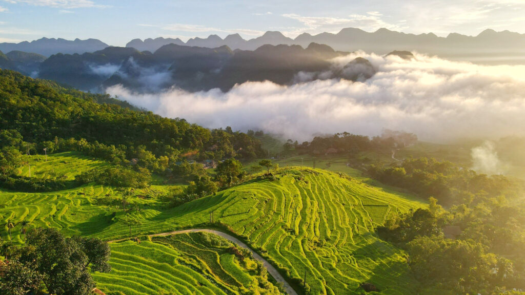 Tam thac san may ngam mua nuoc do - Exploring The North: 7 Captivating National Parks In Vietnam