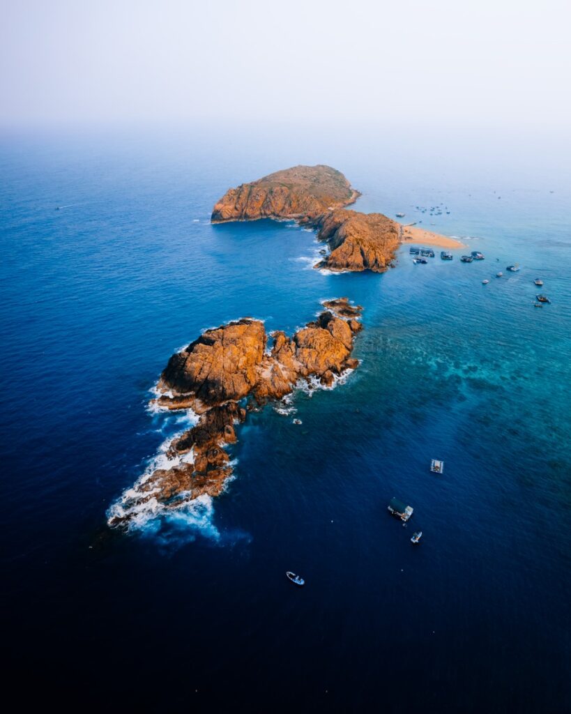 Central Vietnam Guide: 7 Must-Visit Destinations Await! 15 Kho island Quy Nhon. Photo by VIA Ambassador Le Van Anh Tai - Central Vietnam Guide: 7 Must-Visit Destinations Await!