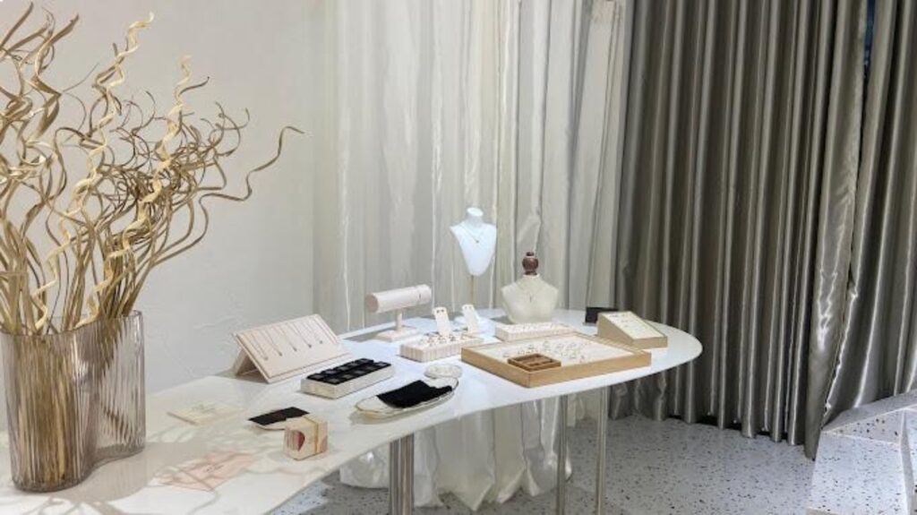 vietnam christmas gift 18 - Christmas Shopping Made Easy: Top Local Picks for Vietnam Christmas Gifts!