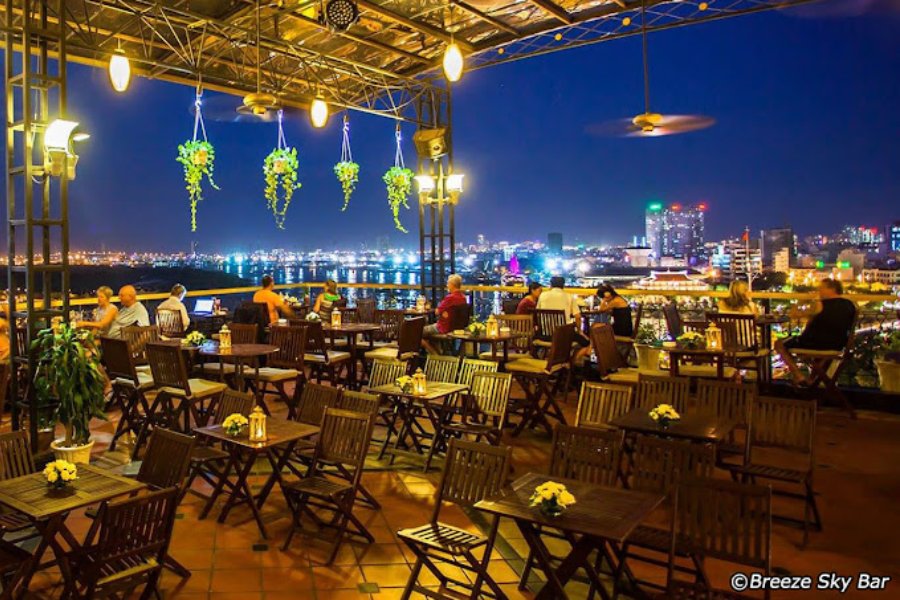 12 Spectacular Rooftop Bars in Saigon 3 Breeze Sky Bar
