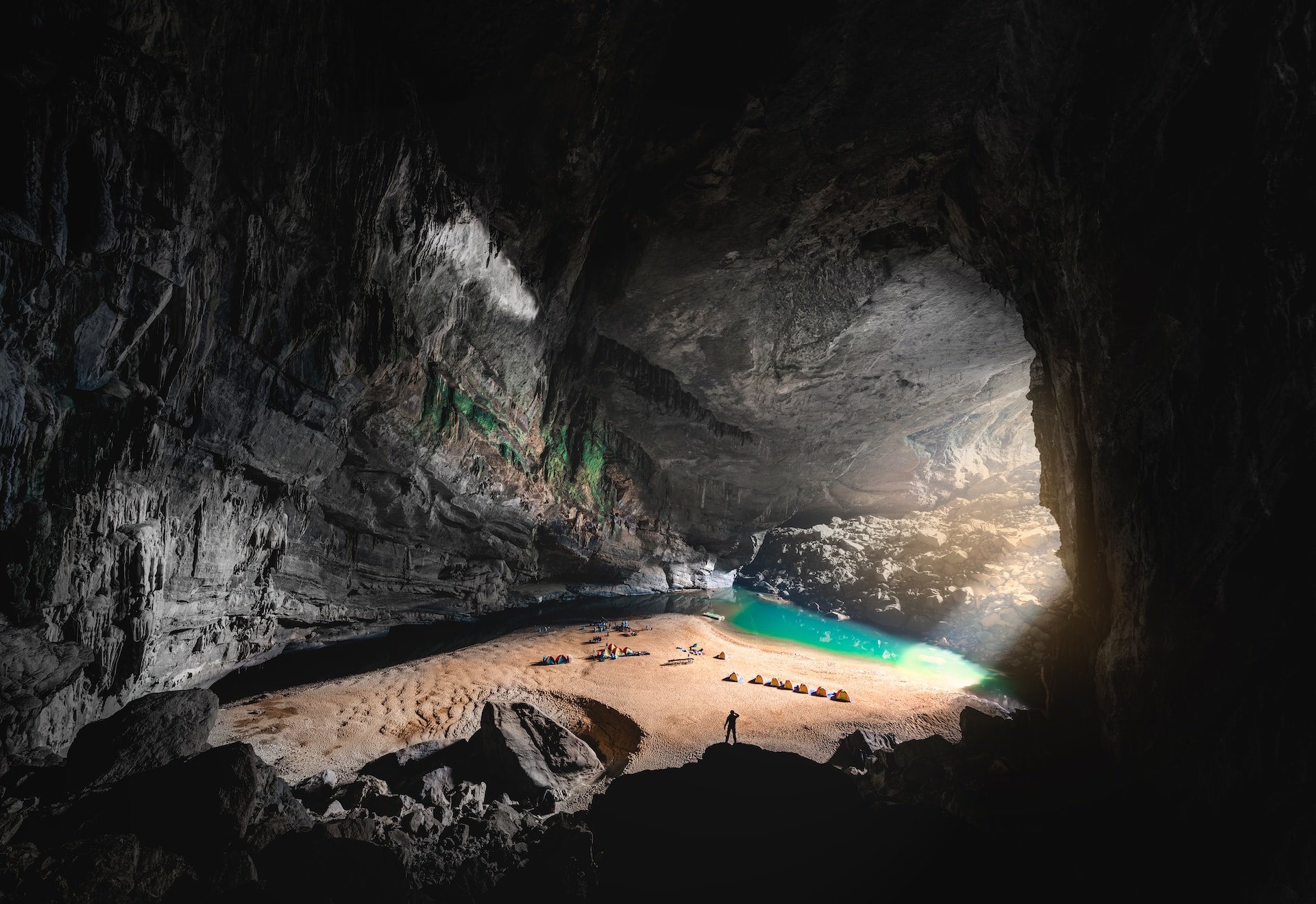 andrew svk KB3r2qbAj4o unsplash - Phong Nha Travel Handbook