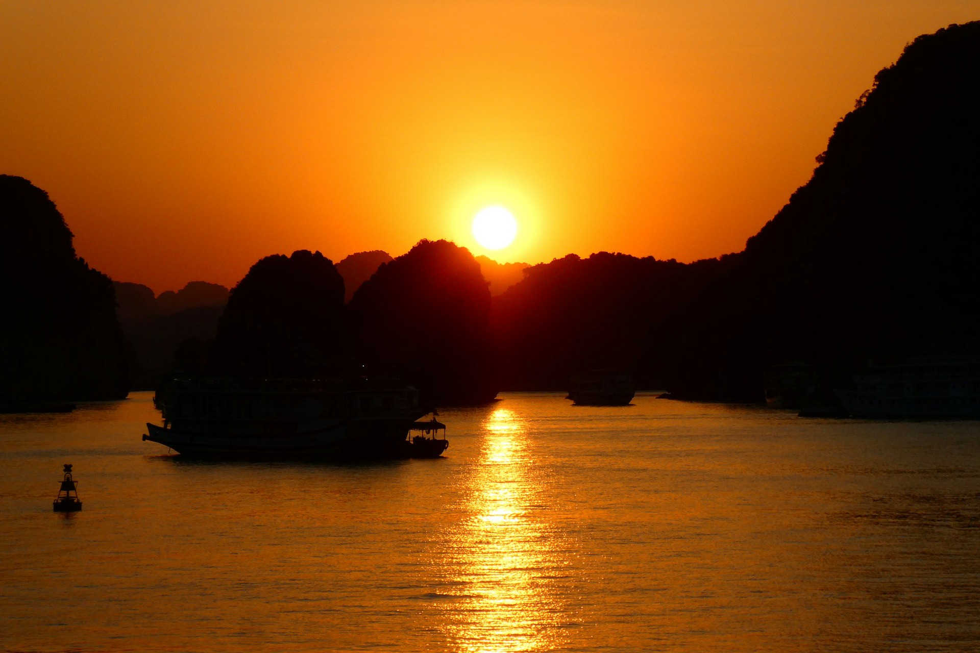 kevin jiner XUzFK6jc2M8 unsplash 1 - Things To Do In Halong Bay