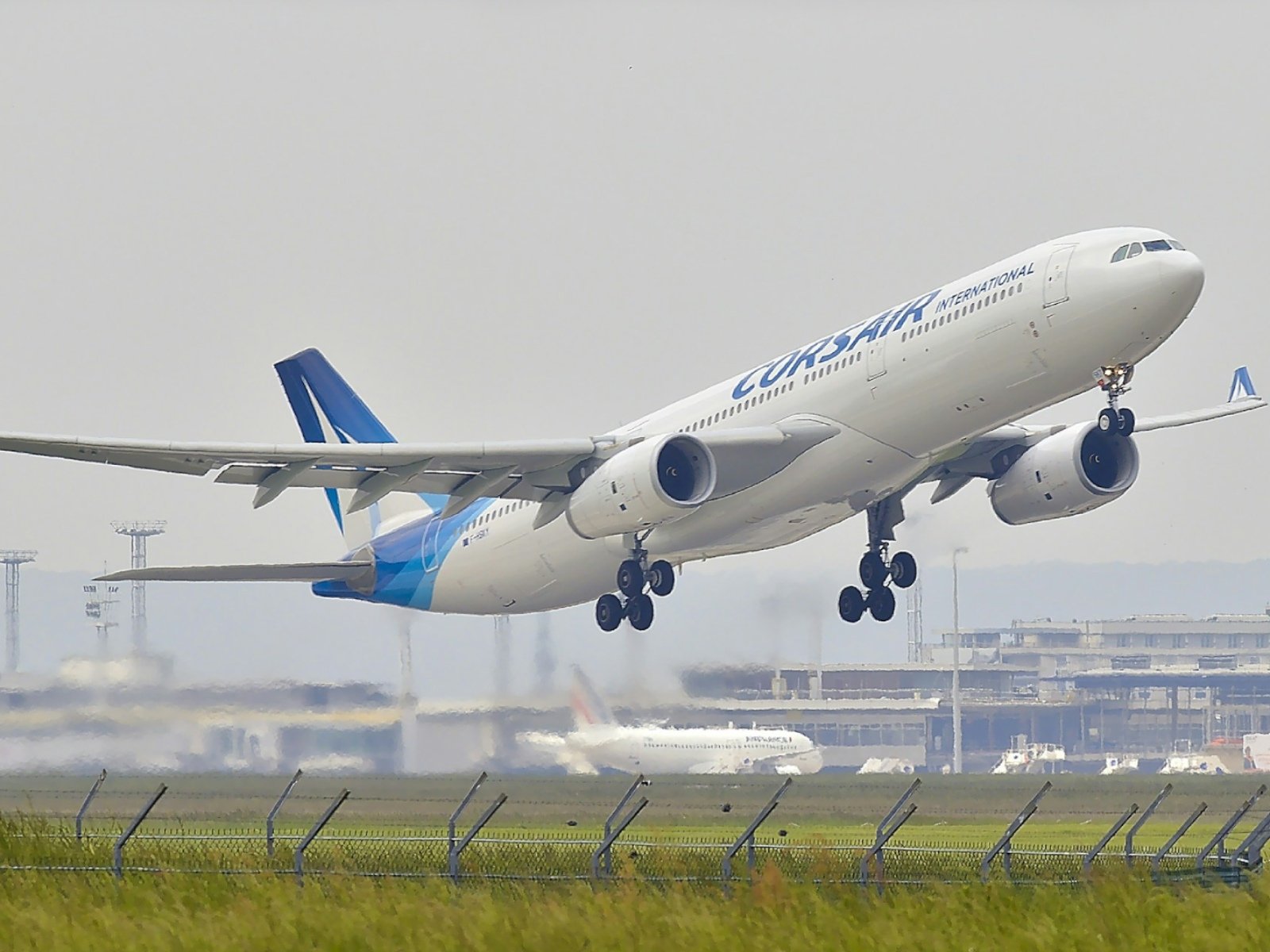 Flight to Vietnam from France