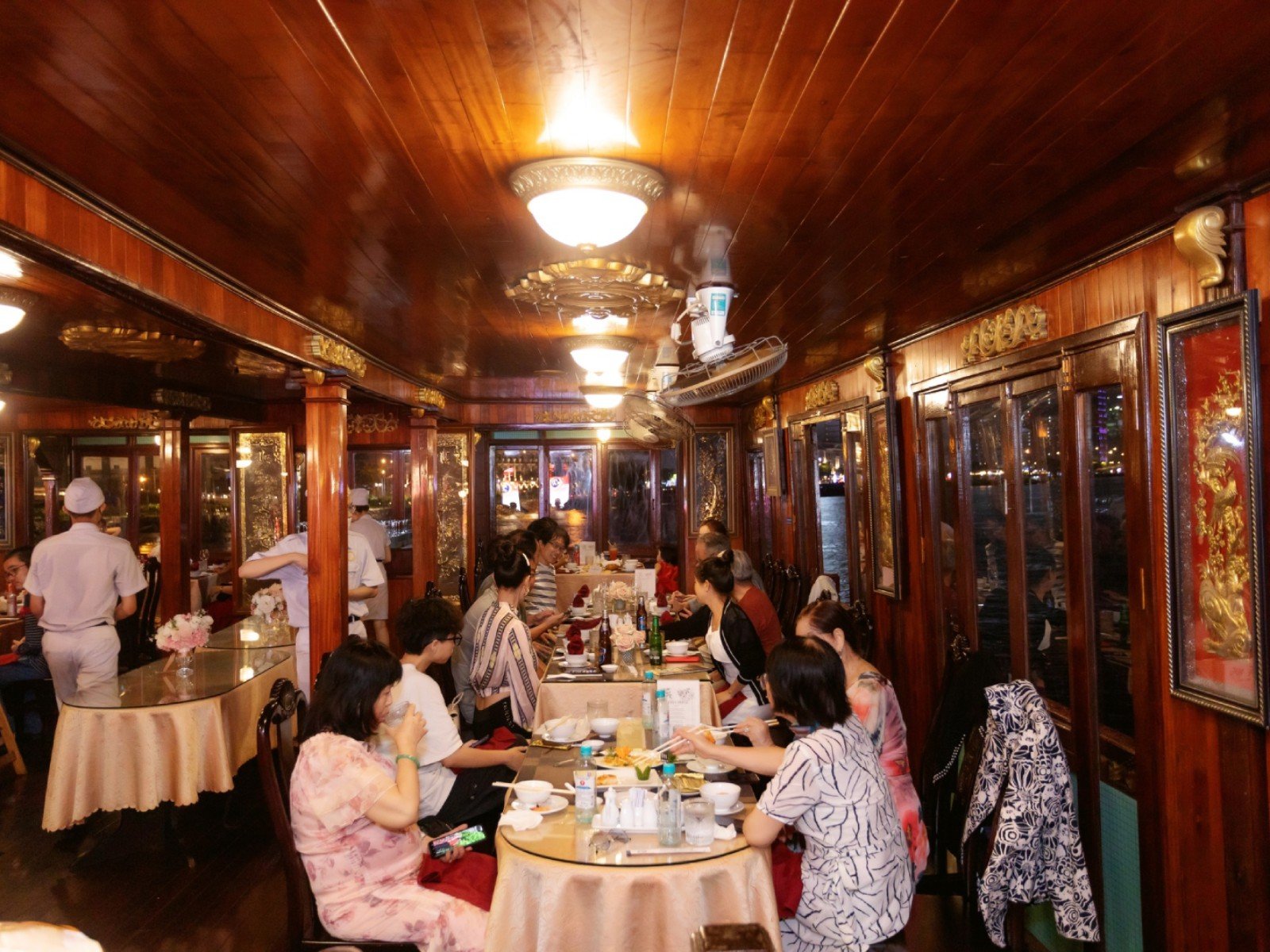 saigon dinner cruise3 - Restaurants And Romantic Things To Do In Ho Chi Minh City - Voted by Vietnam Is Awesome Community