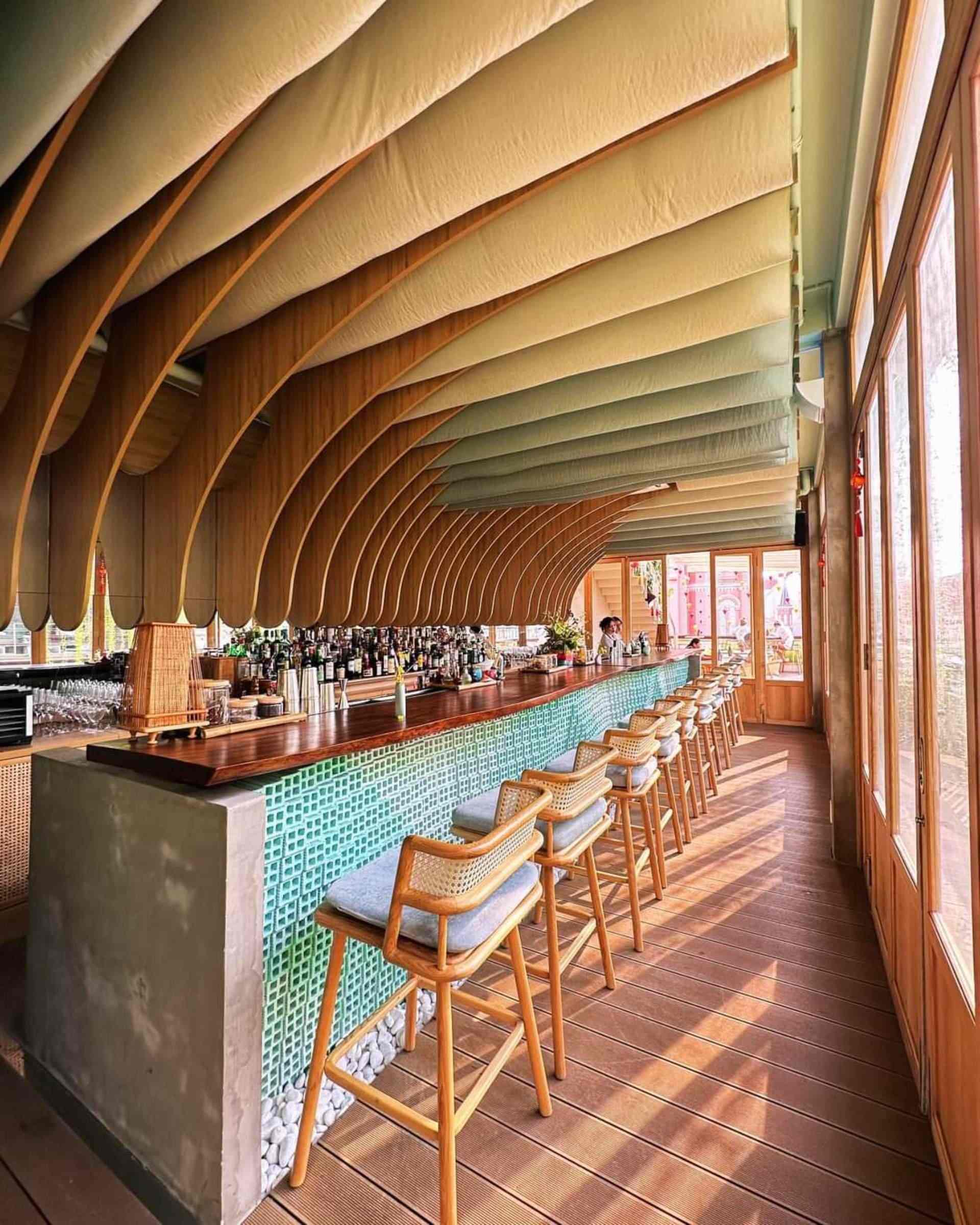 Ola Hale Restaurant & Bar