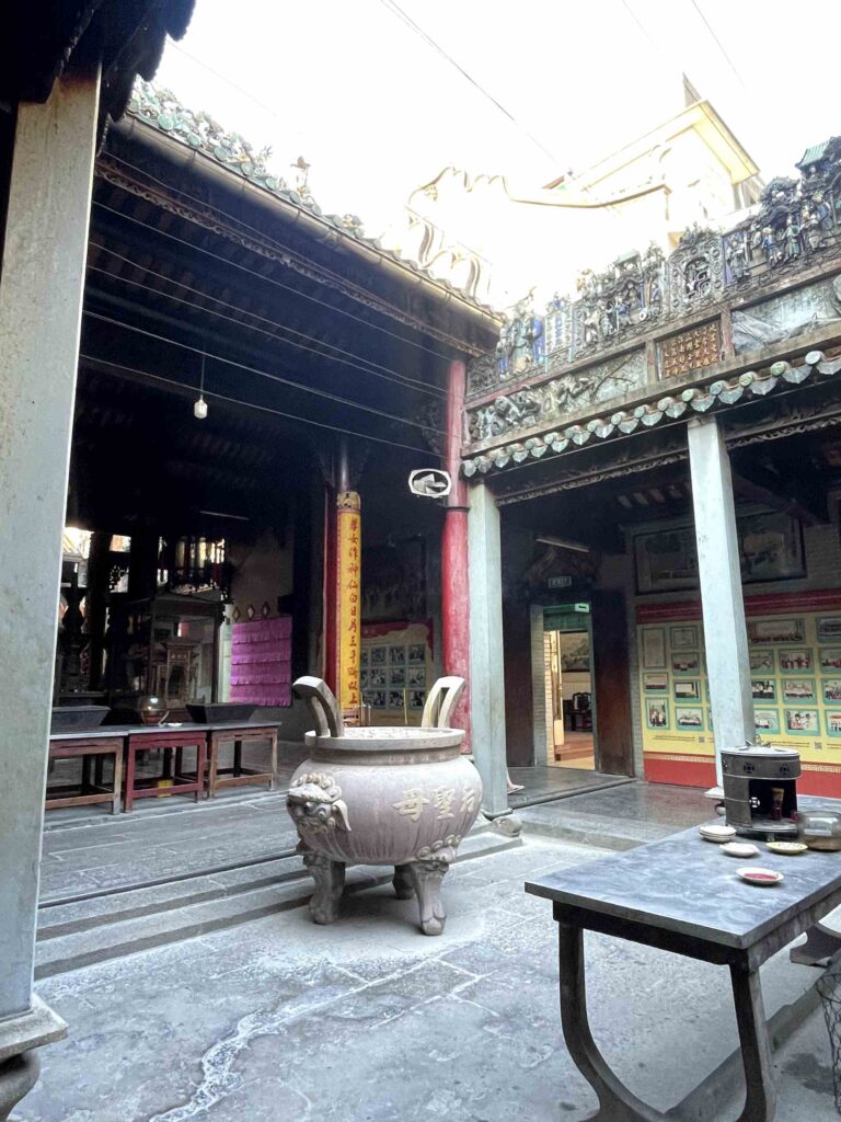 Thien Hau pagoda ambassador6 1 - Thien Hau Pagoda