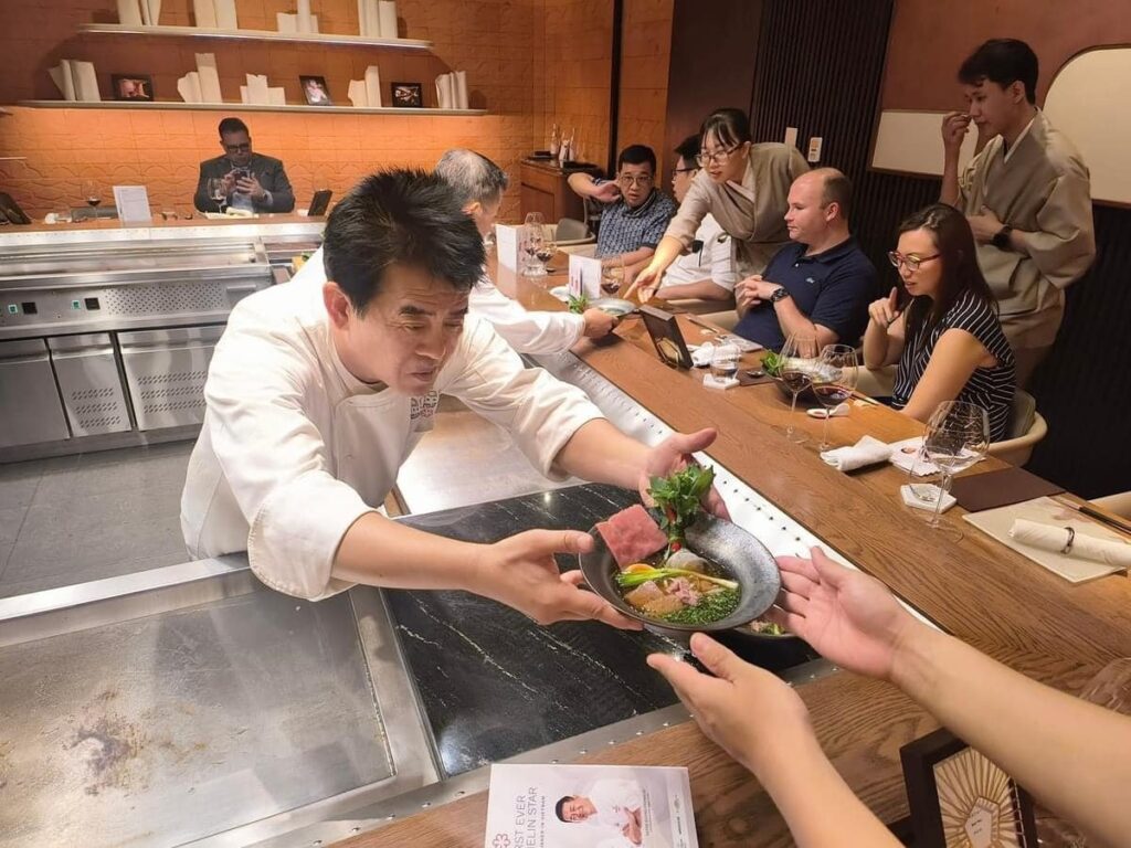 anan saigon - 10 Must-Try Restaurants and Street Food Jaunts in Ho Chi Minh City