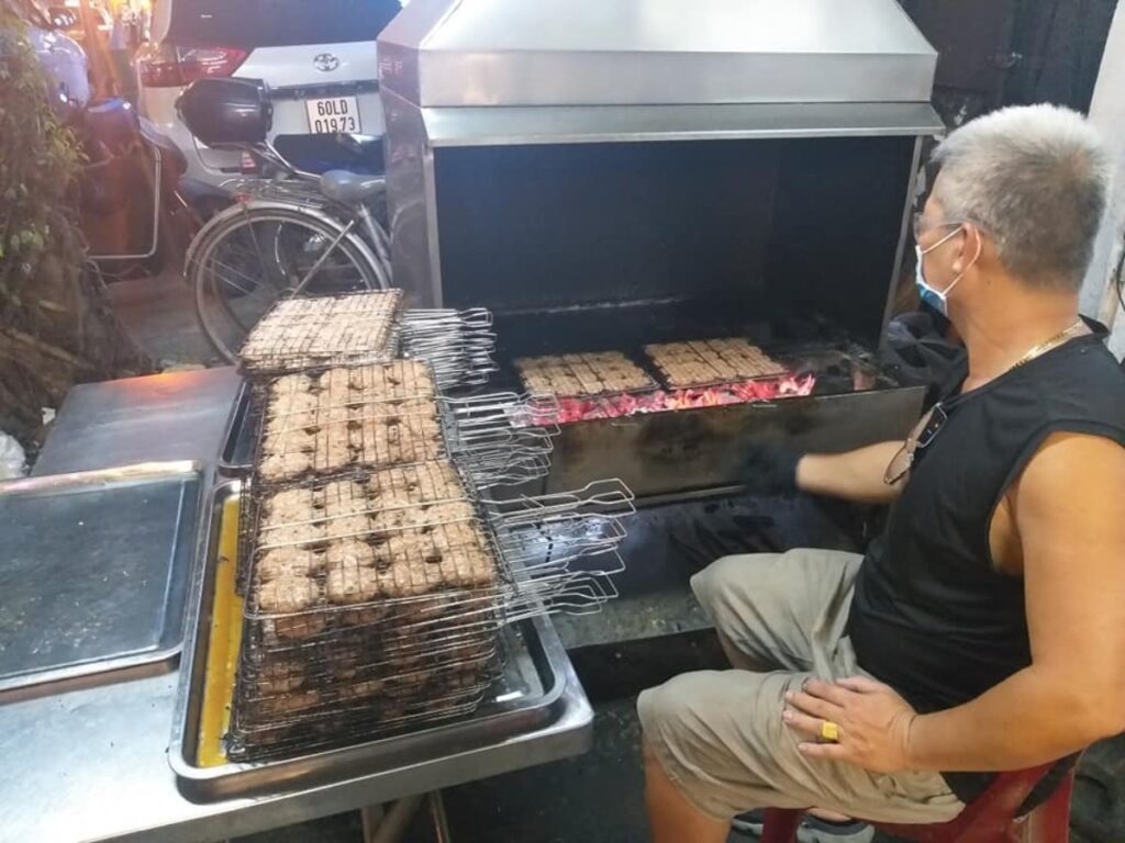 hai hoi quan - 10 Must-Try Restaurants and Street Food Jaunts in Ho Chi Minh City