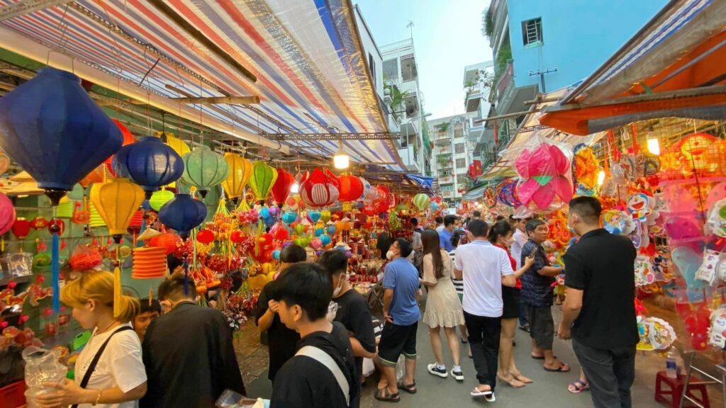 lantern street - A History And Guide To Ho Chi Minh City’s Cho Lon (China Town) District