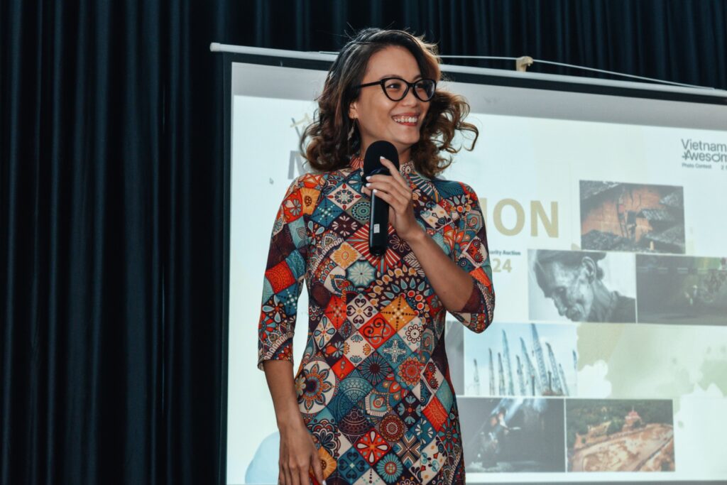 DSC00160 1 - Moments Exhibition Successfully Launched, Supporting Social ChangeMakers' Mid-Autumn Charity