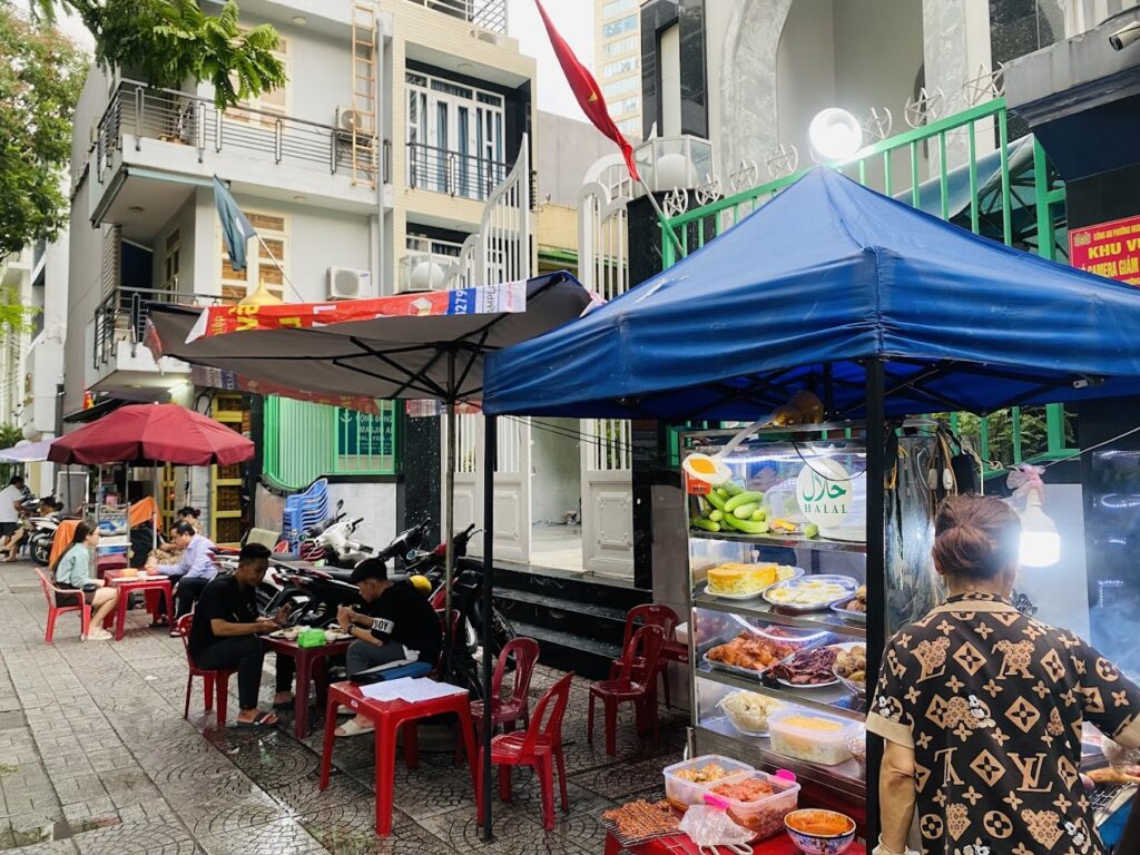 Top 10 Must-Try Halal Restaurants in Ho Chi Minh City: Best Eats! 33 Quan ocm halal - Top 10 Must-Try Halal Restaurants in Ho Chi Minh City: Best Eats!