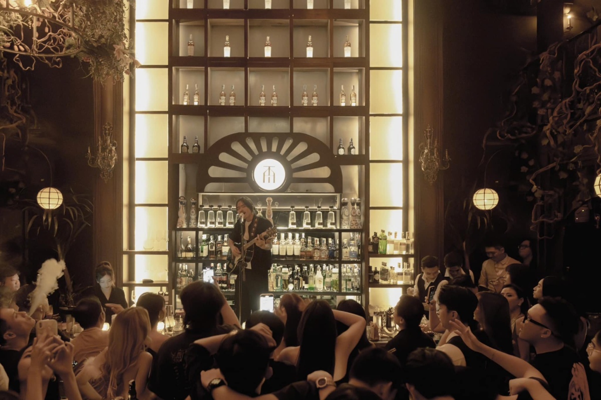 live music in saigon