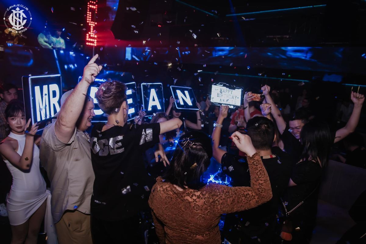 464472603_575962838331372_6069760630374465442_n Lively crowd in Canalis Club, a night club in Saigon