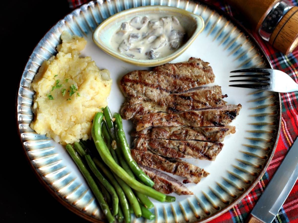 The Wagon Wheel - Steak Restaurants In Ho Chi Minh City: Must-Try 8 Best Steak Places