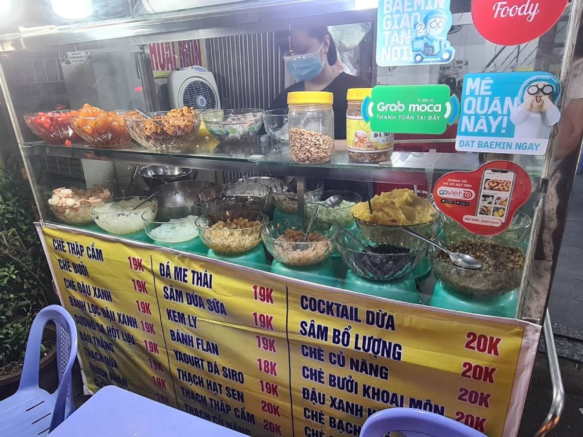 Trung kien vu - 4 Irresistible Vietnamese Desserts In Ho Chi Minh You Need To Try Today