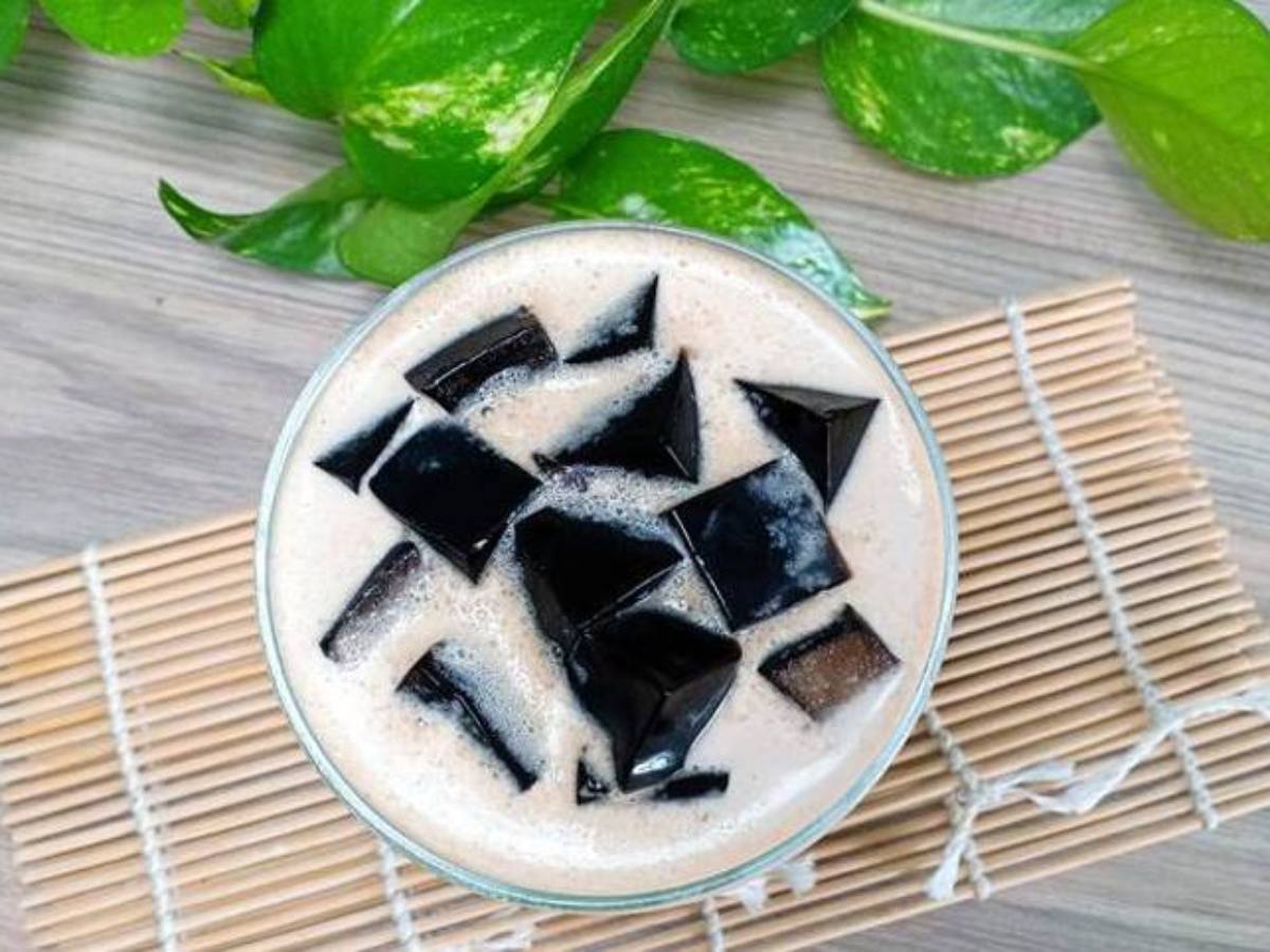 cafe cot dua da xay suong sao den recipe main photo - 4 Irresistible Vietnamese Desserts In Ho Chi Minh You Need To Try Today