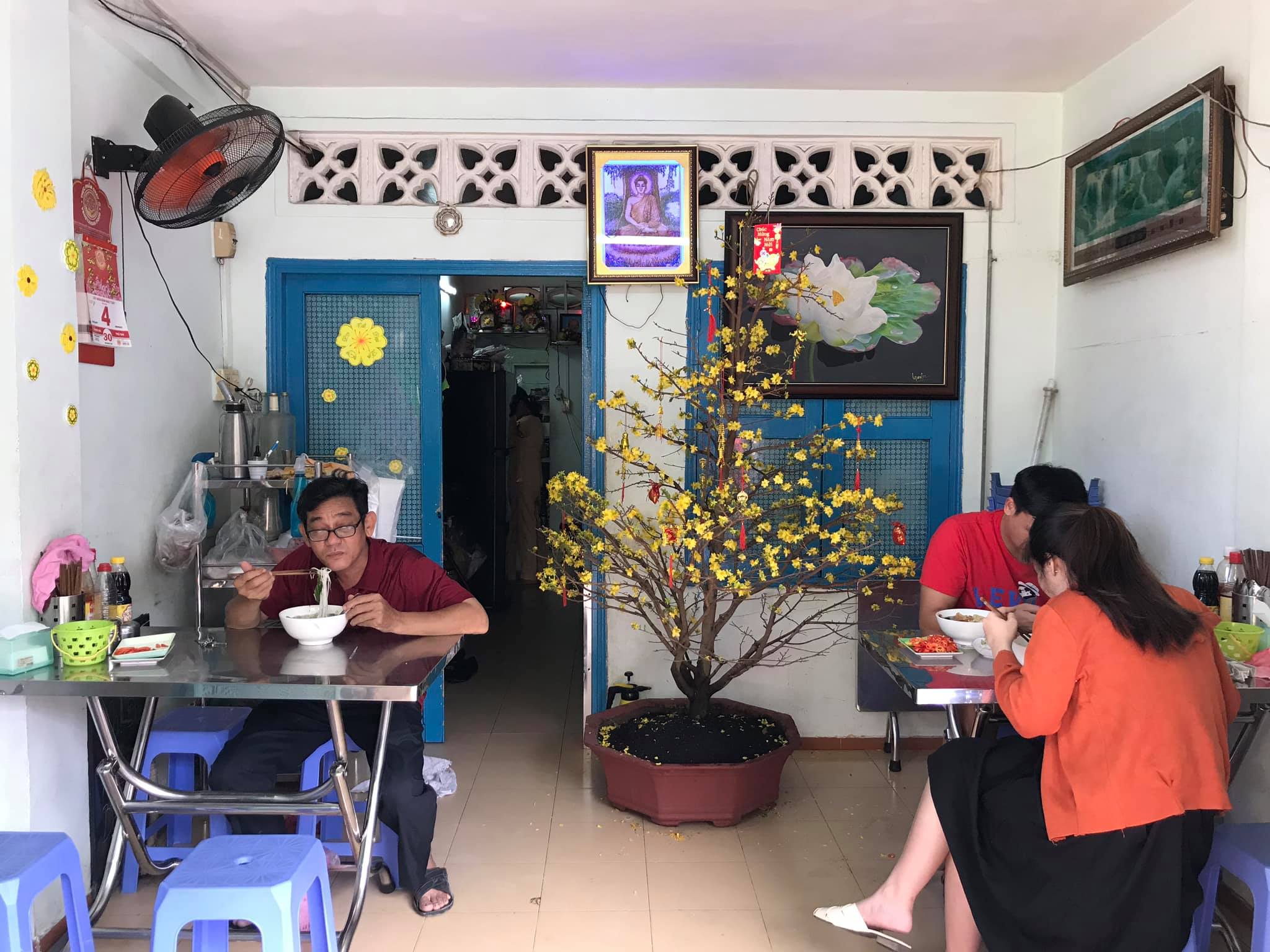 hu tieu chay interiorr - 11 Best Vegetarian Restaurants in Ho Chi Minh City: Fresh Picks