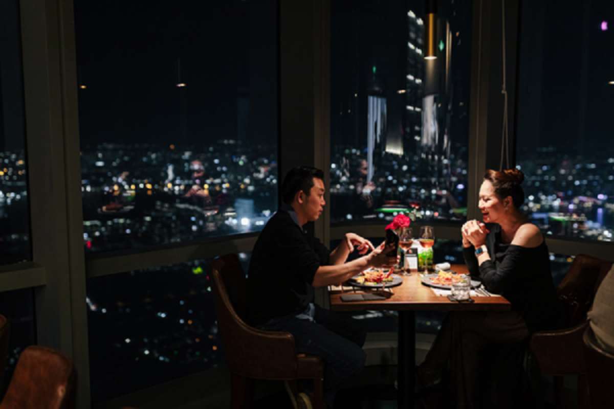 vn 11134259 7r98o lwcp9x7uej893f@resize ss640x400 1 - Go Sleepless with Ho Chi Minh City Nightlife | Bars, Clubs & More